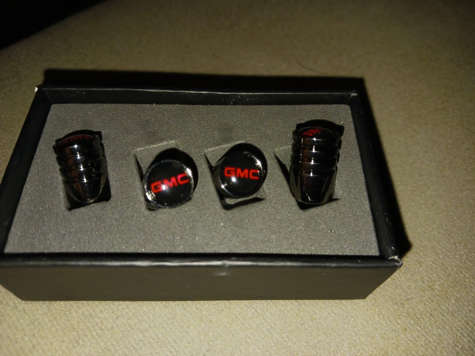 US85 GMC Logo Emblem Auto Car Wheel Tire Air Valve Caps Stem Cover Black